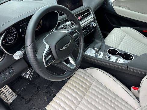Used 2025 Genesis G70 2.5T w/ Sport Prestige Package image 11
