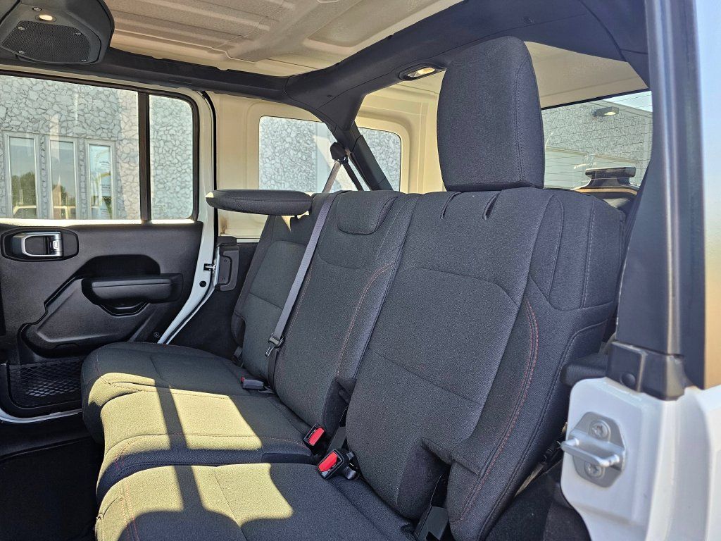 Used 2025 Jeep Wrangler Unlimited Rubicon AWD/4WD image 17