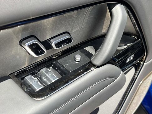 New 2026 Land Rover Range Rover SV AWD/4WD image 21