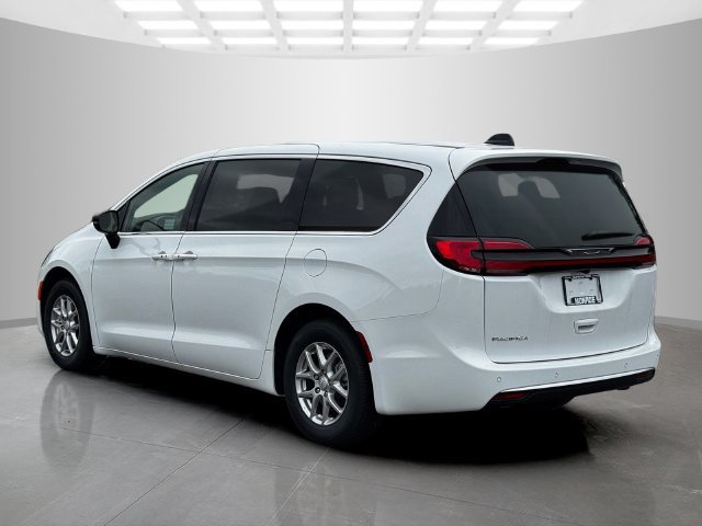 New 2027 Chrysler Pacifica Select FWD image 5