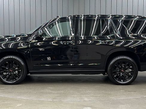 Used 2026 GMC Yukon Denali w/ Sun & Power Step Package AWD/4WD image 2