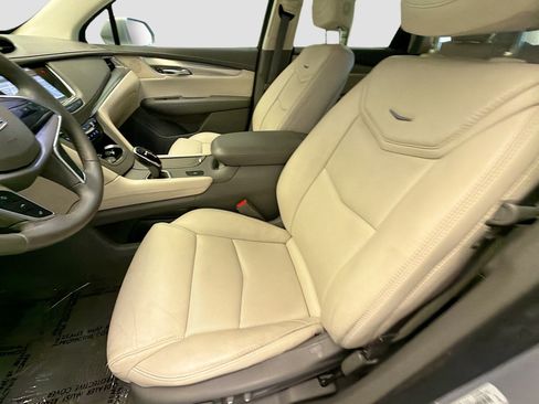 Used 2018 Cadillac XT5 Luxury w/ Driver Awareness Package FWD image 11