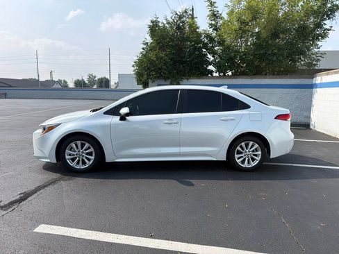 Used 2025 Toyota Corolla LE w/ LE Premium Package FWD image 2
