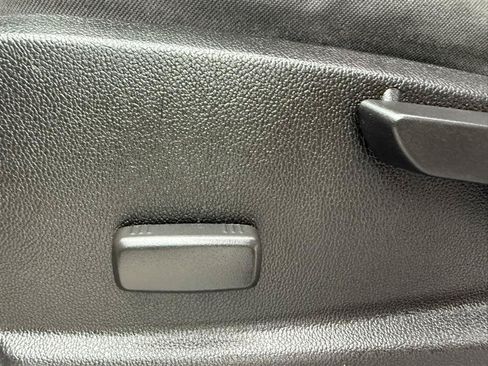 Used 2016 Chevrolet Colorado LT w/ LT Convenience Package AWD/4WD image 29