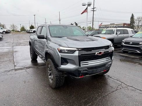 Used 2024 Chevrolet Colorado ZR2 w/ ZR2 Convenience Package III AWD/4WD image 3