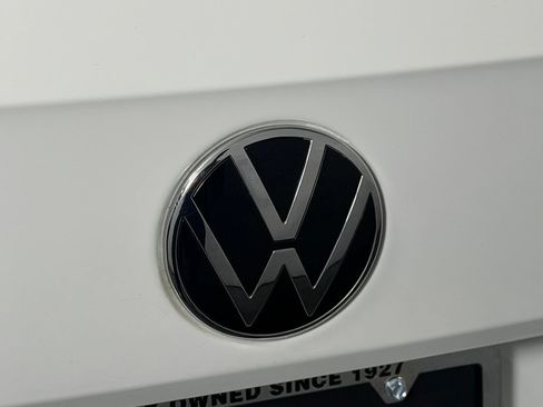 Used 2023 Volkswagen Taos SE w/ Panoramic Sunroof Package AWD/4WD image 36