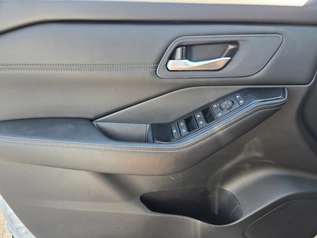 Certified 2026 Nissan Rogue Dark Armor AWD/4WD image 37