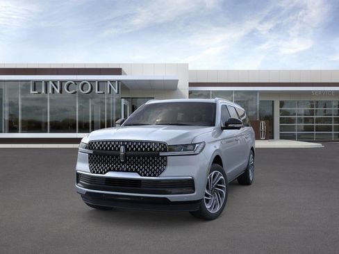 New 2026 Lincoln Navigator L Reserve AWD/4WD image 2