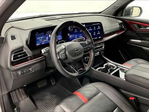 Used 2024 Chevrolet Traverse RS AWD/4WD image 16