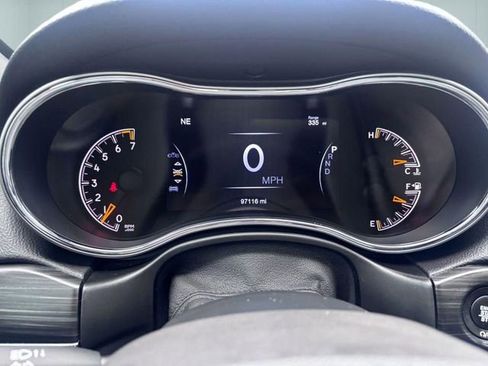 Used 2019 Jeep Grand Cherokee Limited image 16