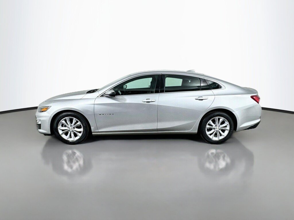Used 2019 Chevrolet Malibu LT FWD image 2