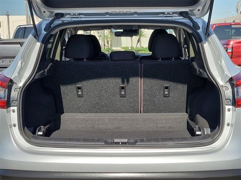 Used 2021 Nissan Rogue Sport S image 18