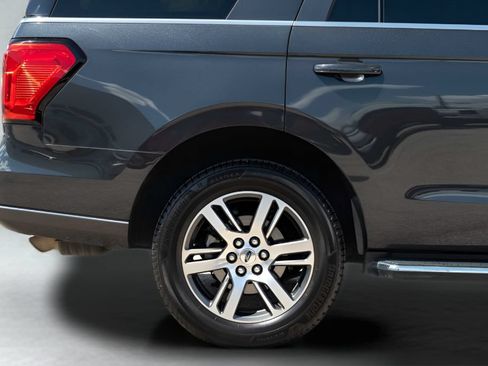Used 2022 Ford Expedition XLT RWD image 4