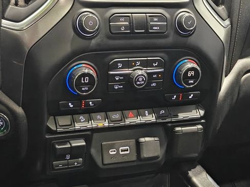 Used 2019 Chevrolet Silverado 1500 LT Trail Boss AWD/4WD image 9