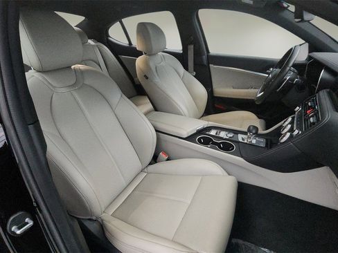 Used 2022 Genesis G70 2.0T image 24