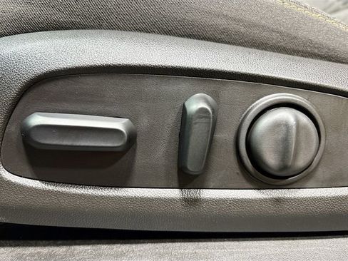 Used 2018 Chevrolet Equinox LT image 20