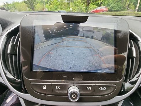 Used 2018 Chevrolet Volt LT w/ Comfort Package FWD image 18