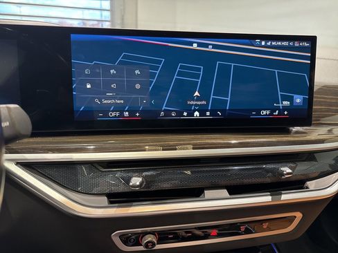 Used 2024 BMW X7 xDrive40i w/ M Sport Package image 21