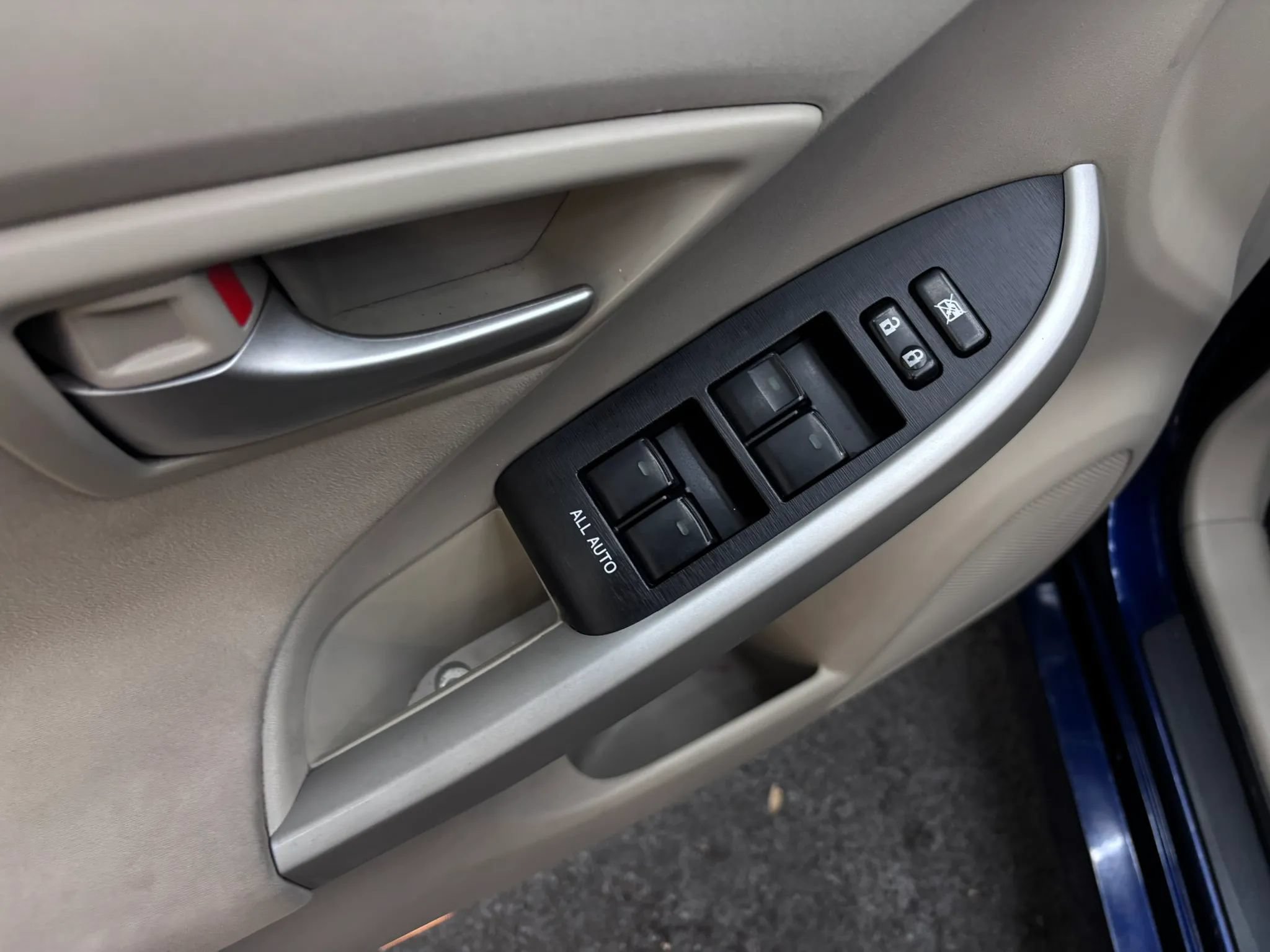 Used 2012 Toyota Prius Three FWD image 19