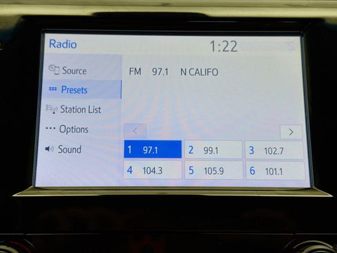 Used 2018 Toyota Camry SE FWD image 10
