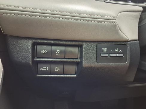 Used 2019 Toyota Avalon XLE image 22