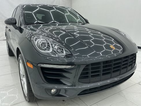 Used 2018 Porsche Macan AWD/4WD image 3