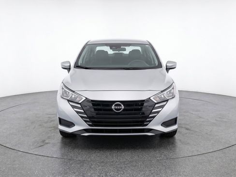 Used 2025 Nissan Versa SV FWD image 2