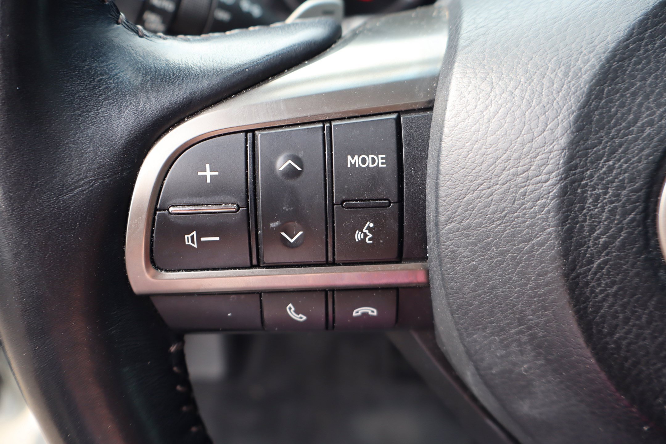 Used 2019 Lexus LX 570 4WD w/ Luxury Package image 18