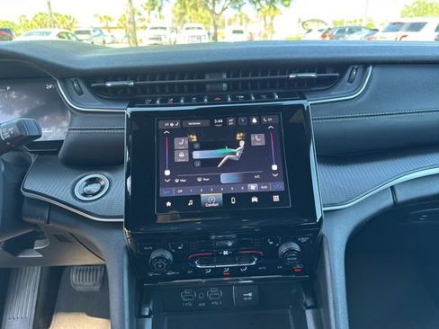 Used 2024 Jeep Grand Cherokee Altitude RWD image 25