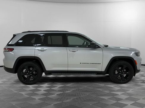 Used 2023 Jeep Grand Cherokee Limited AWD/4WD image 6