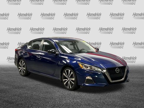Used 2021 Nissan Altima 2.5 SR w/ SR Premium Package FWD image 2