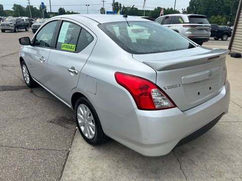 Used 2019 Nissan Versa SV FWD image 7