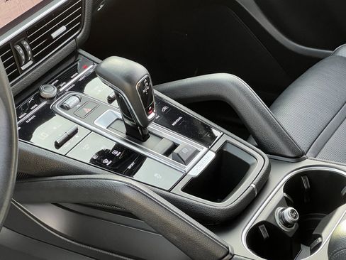 Certified 2023 Porsche Cayenne Platinum Edition image 26