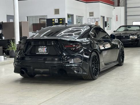 Used 2019 Toyota 86 image 2