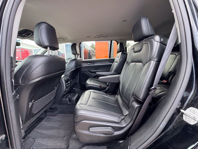 Used 2023 Jeep Grand Cherokee L Limited AWD/4WD image 13
