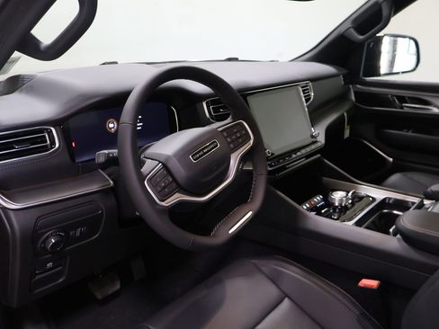 New 2026 Jeep Grand Wagoneer L Limited AWD/4WD image 23