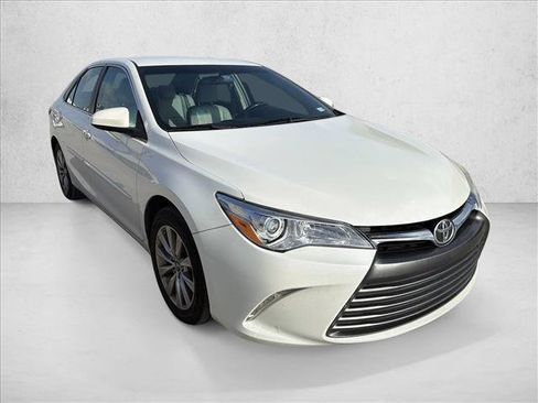Used 2017 Toyota Camry XLE FWD image 7