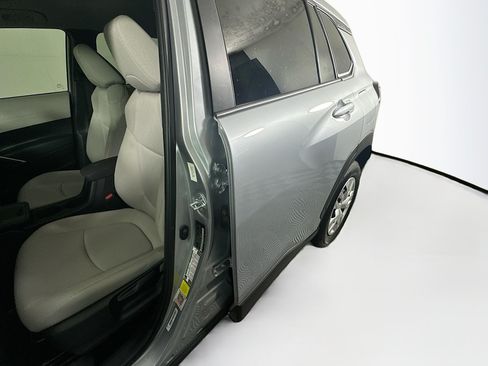 Used 2026 Toyota Corolla Cross L FWD image 12