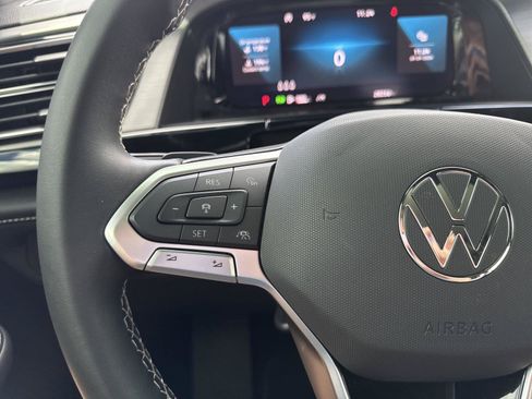 Used 2024 Volkswagen Atlas Cross Sport SE w/ Panoramic Sunroof Package FWD image 21