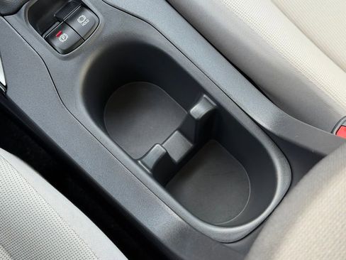 Used 2024 Toyota Corolla Cross L image 17