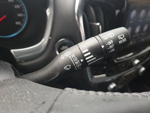 Used 2022 Chevrolet Traverse LT image 45