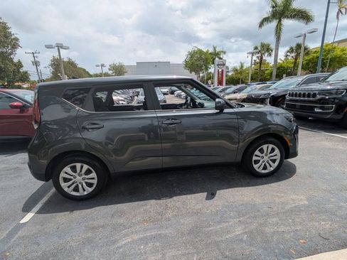 Used 2023 Kia Soul LX FWD image 4
