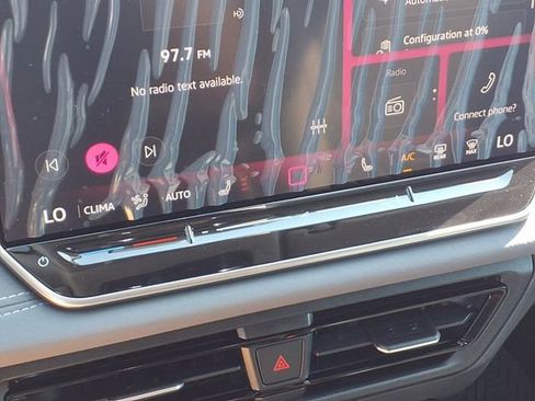 New 2025 Volkswagen Tiguan SE FWD image 17