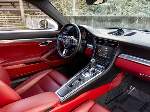 Used 2018 Porsche 911 Carrera S image 40