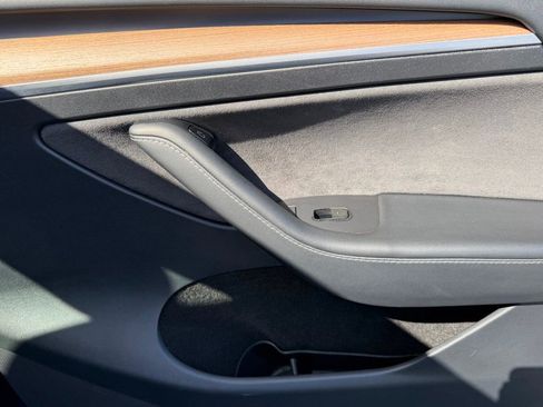 Used 2023 Tesla Model Y Performance image 36