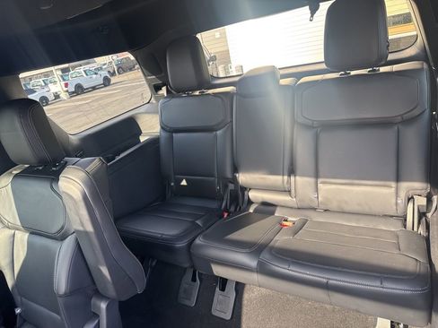 Used 2025 Ford Expedition Platinum w/ Stealth Performance Package AWD/4WD image 11