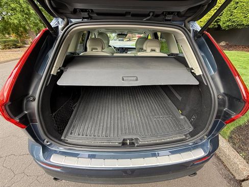 Used 2018 Volvo XC60 T5 Momentum w/ Convenience Package image 8