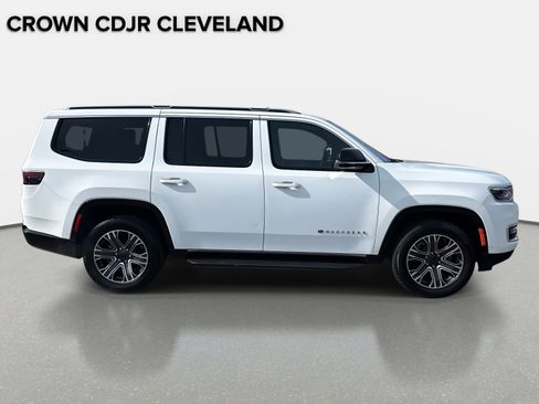 Used 2024 Jeep Wagoneer Series II image 3