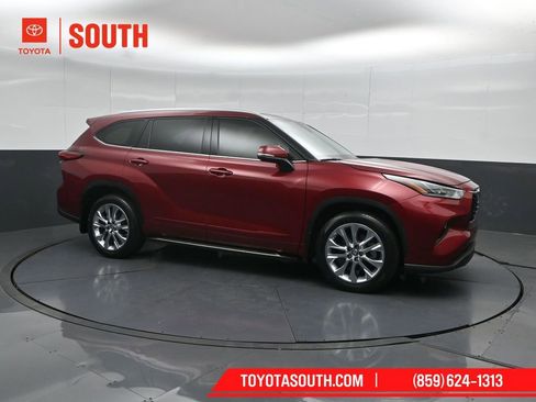 Used 2023 Toyota Highlander Limited AWD/4WD image 1