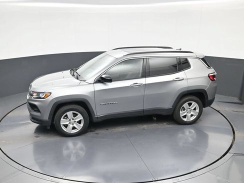 Used 2022 Jeep Compass Latitude w/ Convenience Group AWD/4WD image 30